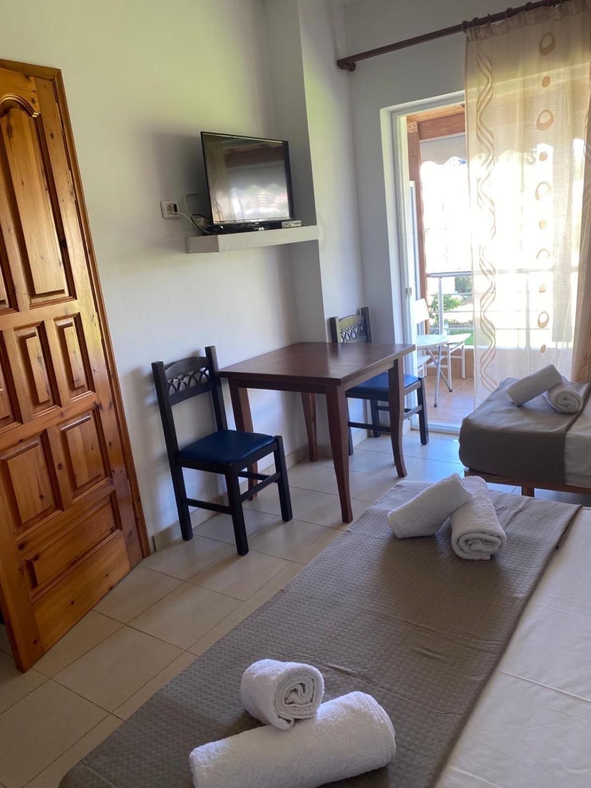 Ilias Family Rooms Himarë Exterior foto